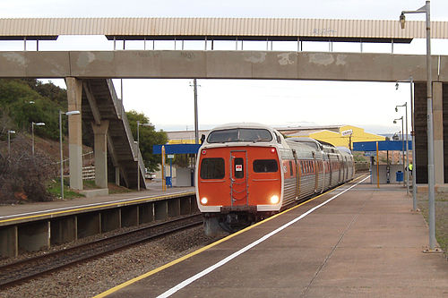 Lonsdale railway station